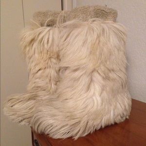 Vintage goat fur apres ski boots
